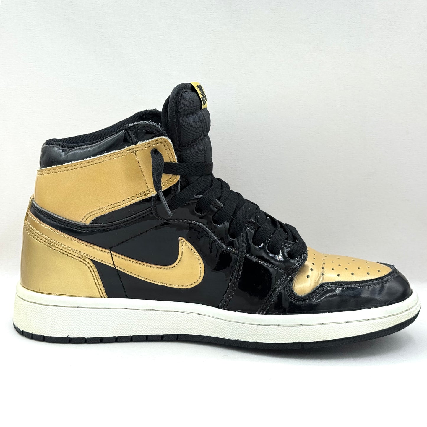Nike Air Jordan 1 Retro High "Gold Toe"
