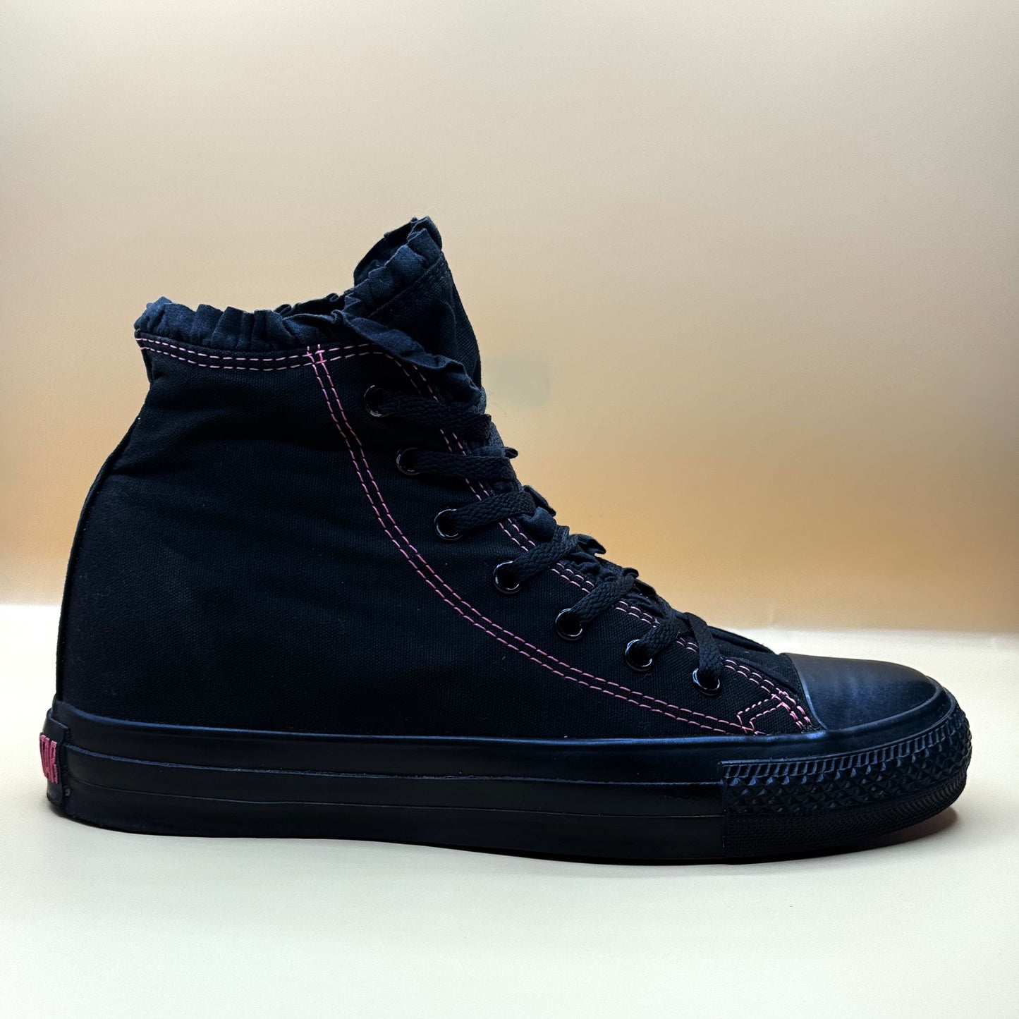 CONVERSE CHUCK TAYLOR ALL STAR HIGH TOPS (Detail video provided)
