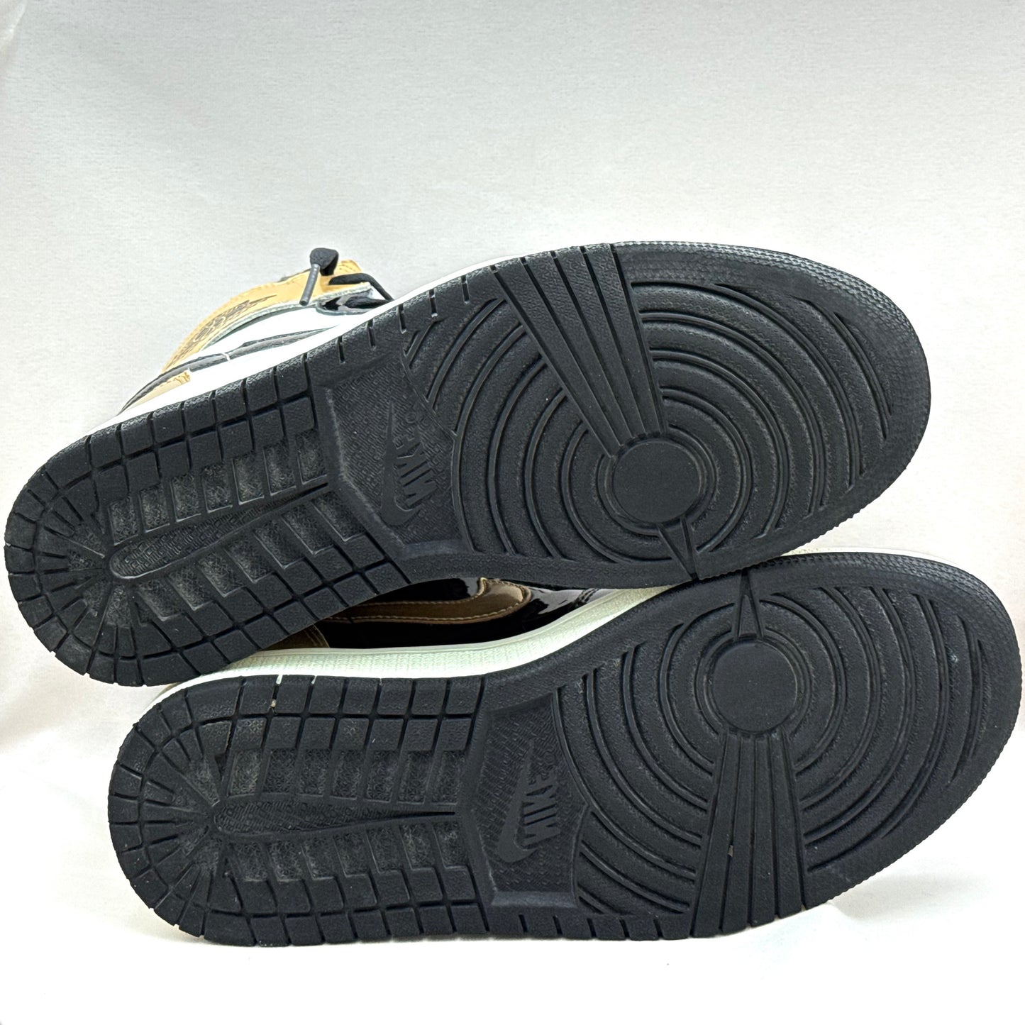 Nike Air Jordan 1 Retro High "Gold Toe"