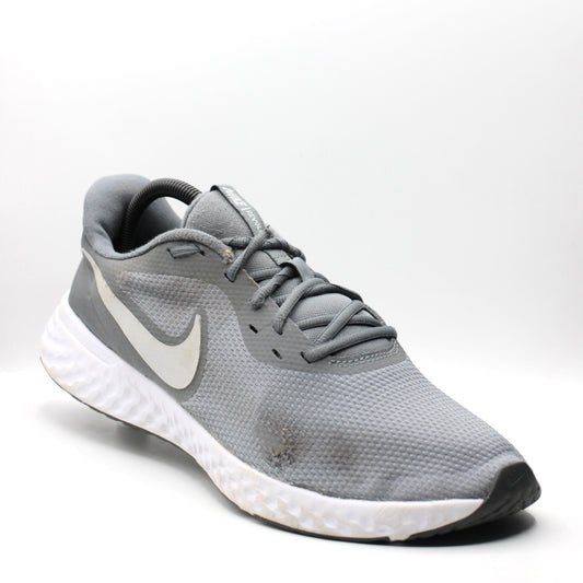 Nike Revolution 5