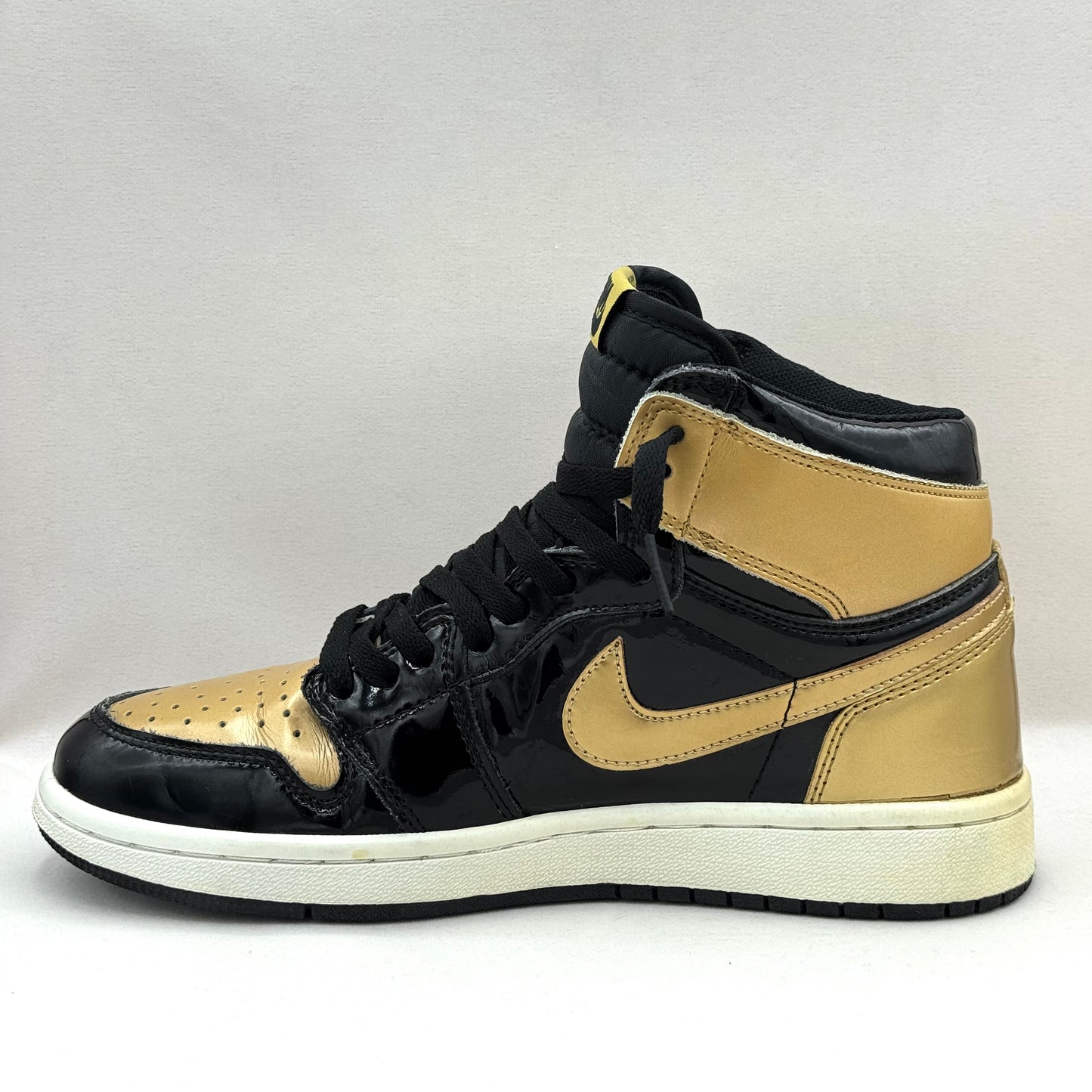 Nike Air Jordan 1 Retro High "Gold Toe"