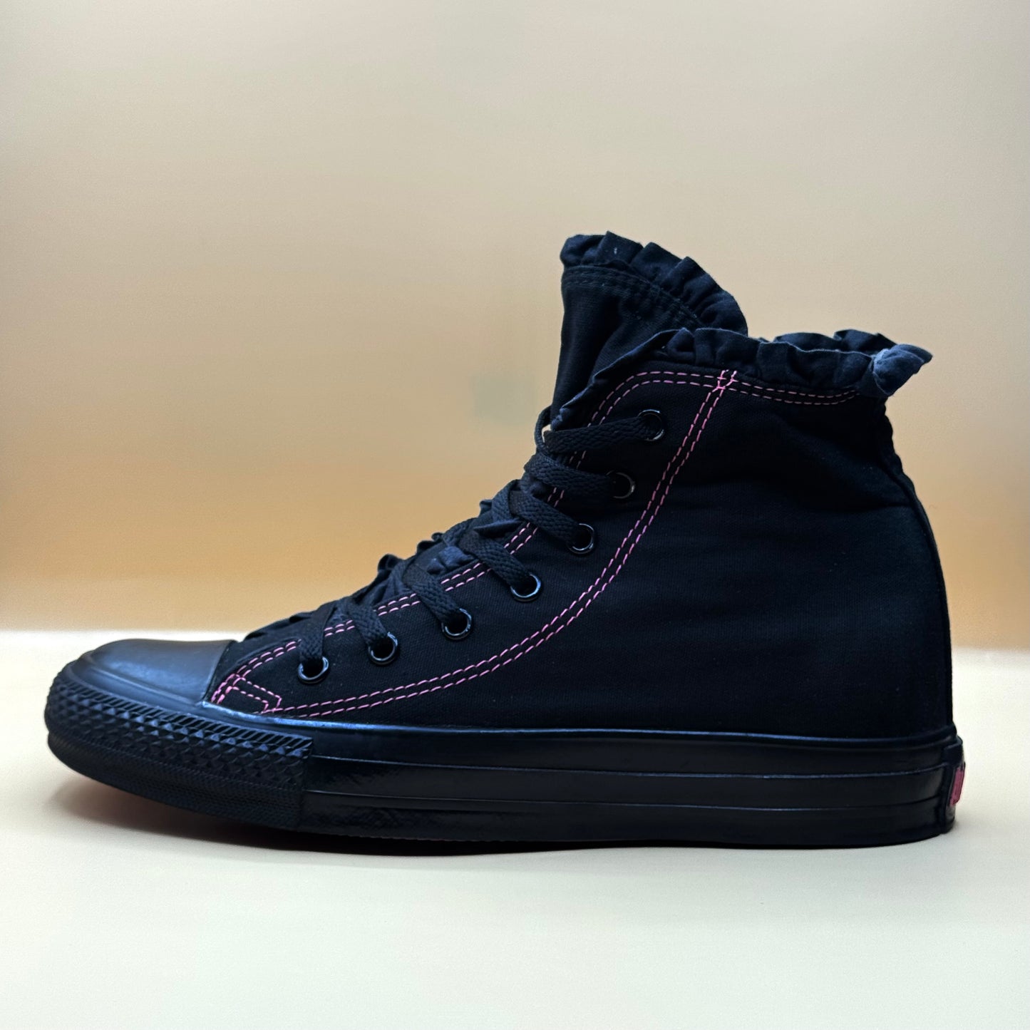 CONVERSE CHUCK TAYLOR ALL STAR HIGH TOPS (Detail video provided)