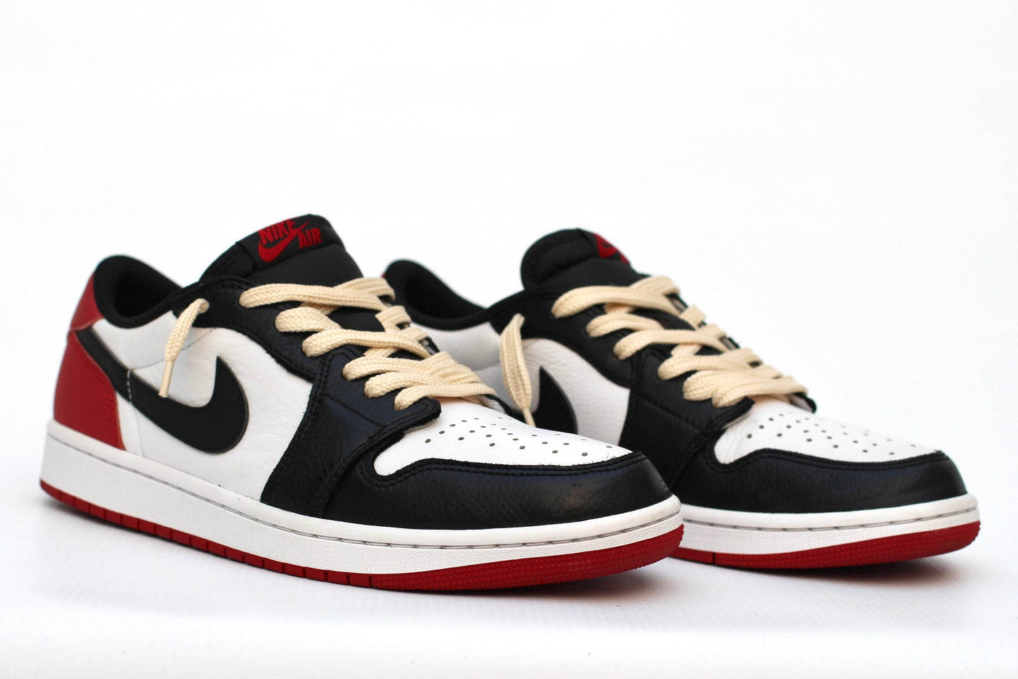 NIKE AIR JORDAN 1 LOW BLACK TOE (BOXED)