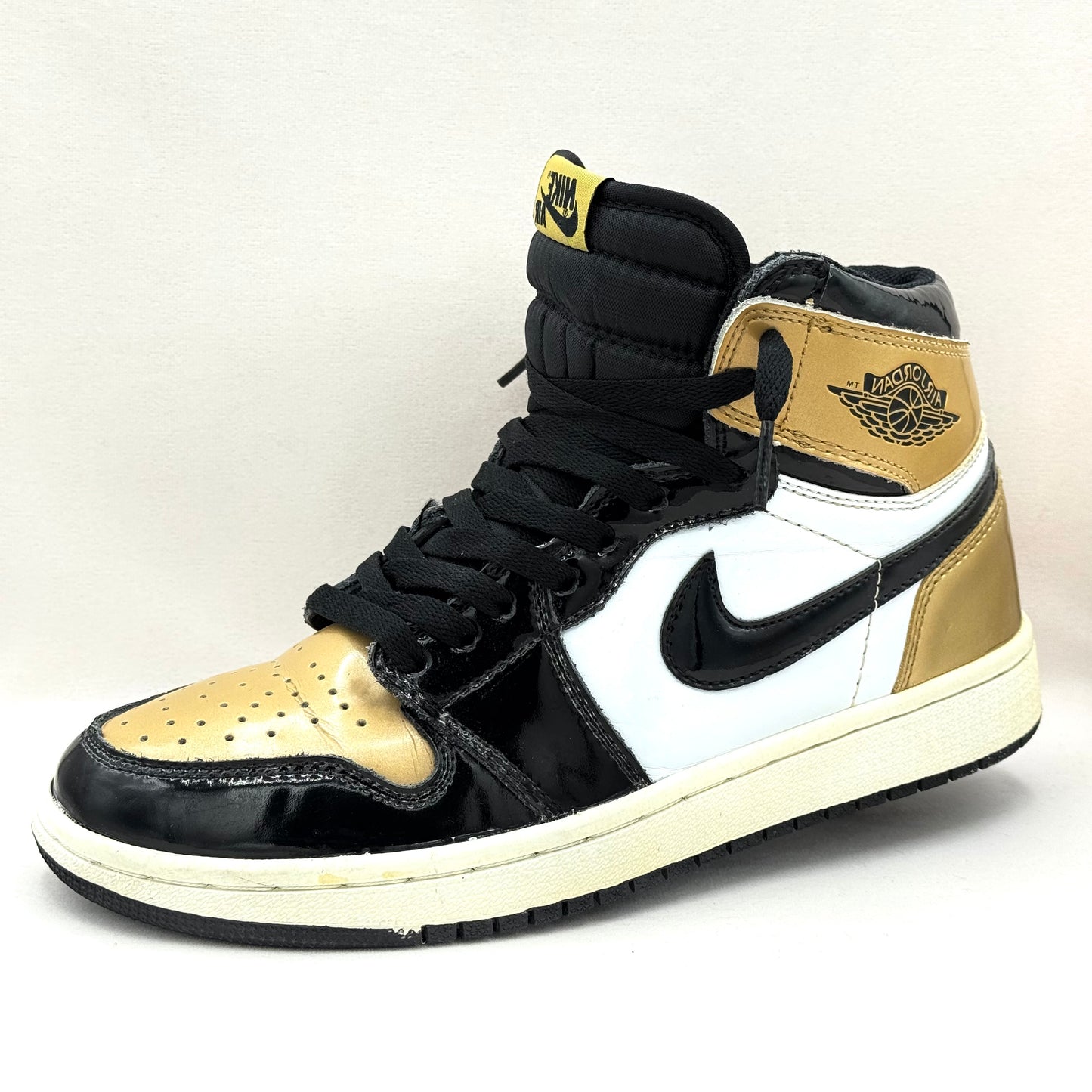 Nike Air Jordan 1 Retro High "Gold Toe"