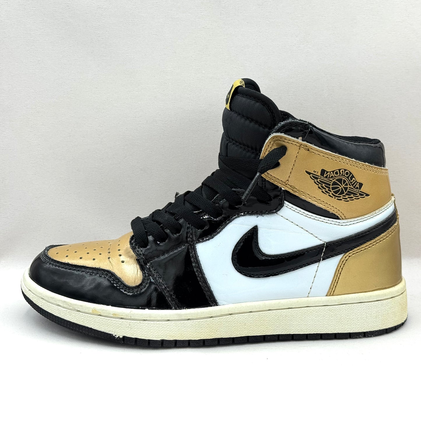 Nike Air Jordan 1 Retro High "Gold Toe"