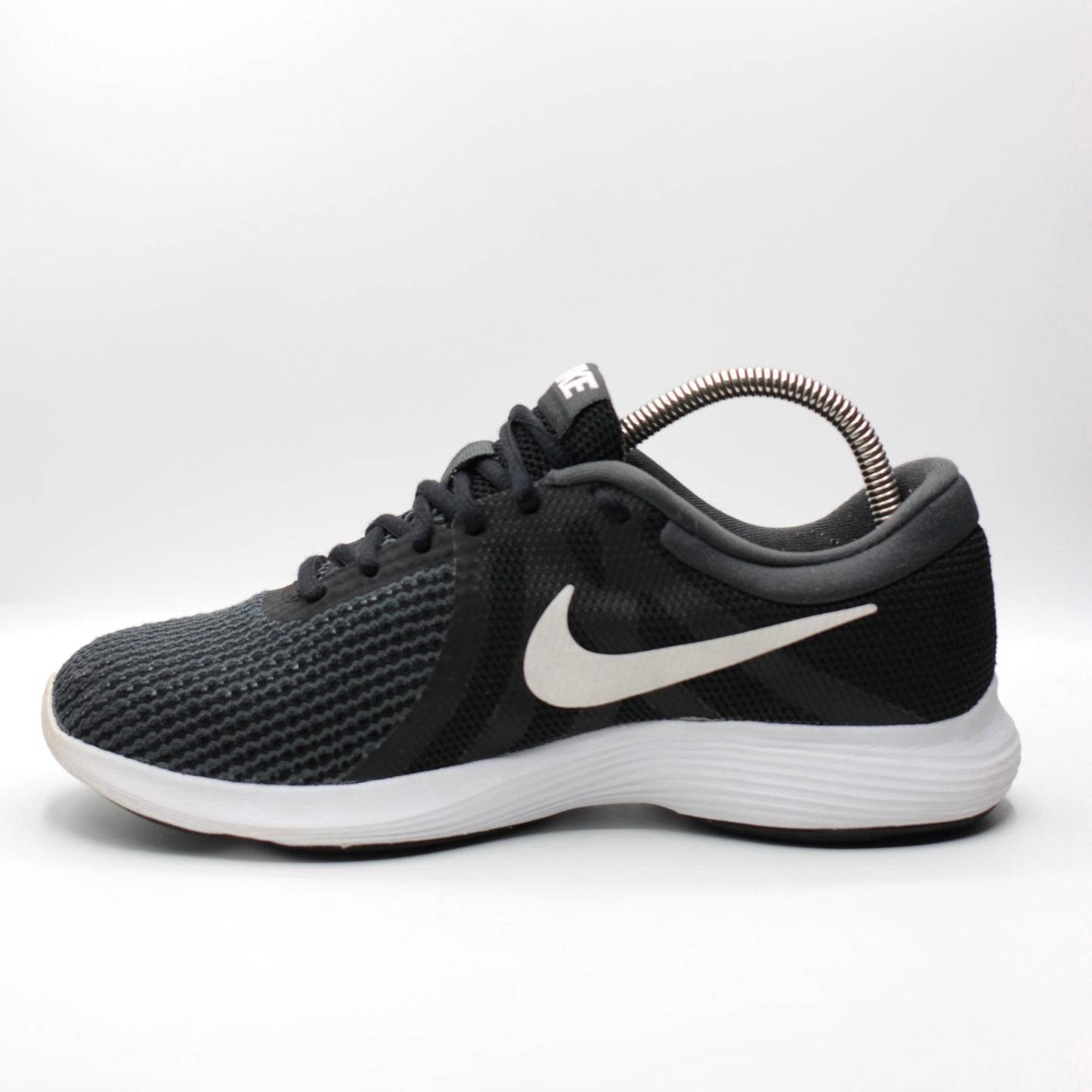 Nike Revolution 4