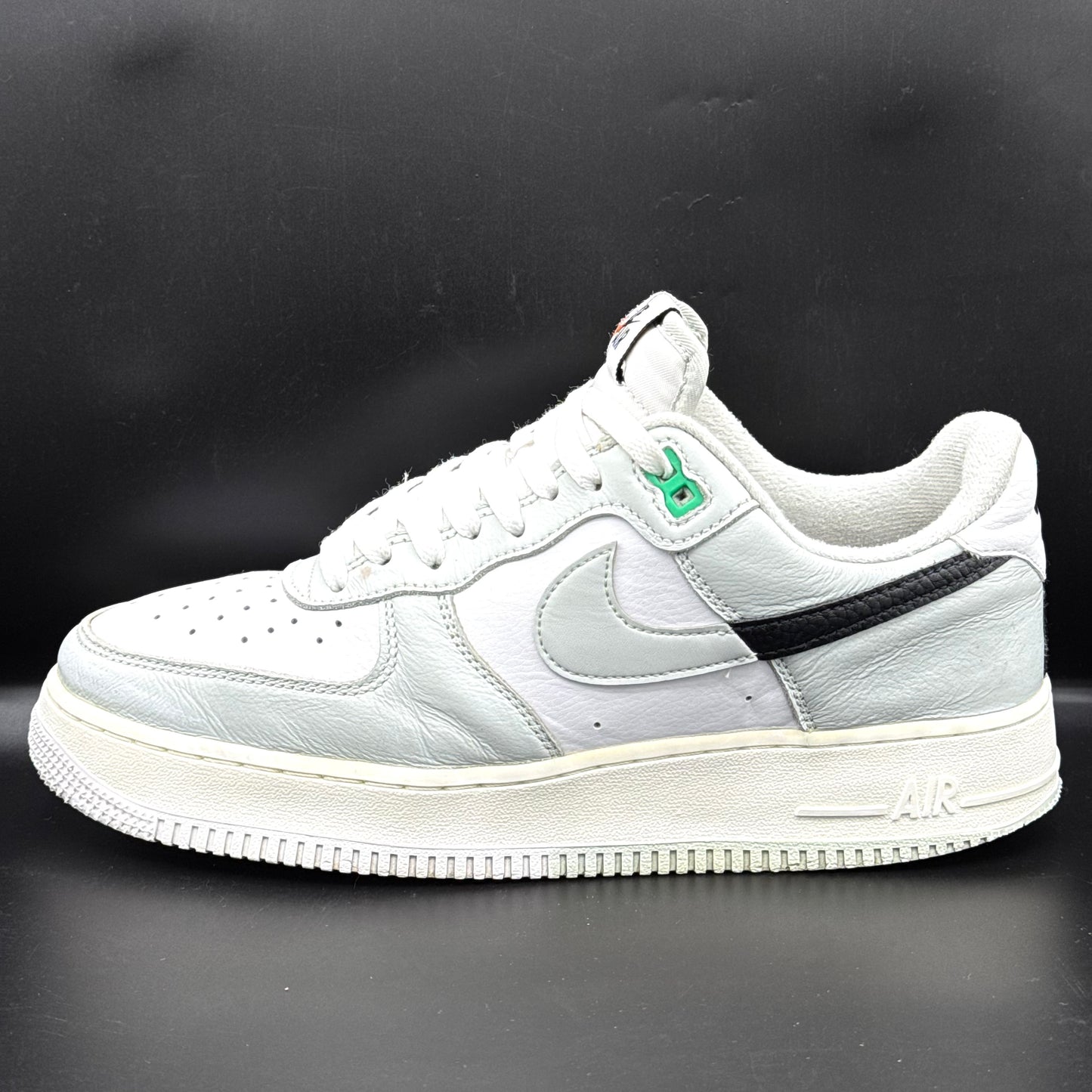 Nike Air Force 1 Low '07 LV8 "Split - Light Silver"