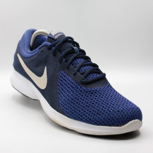 Nike Revolution 4