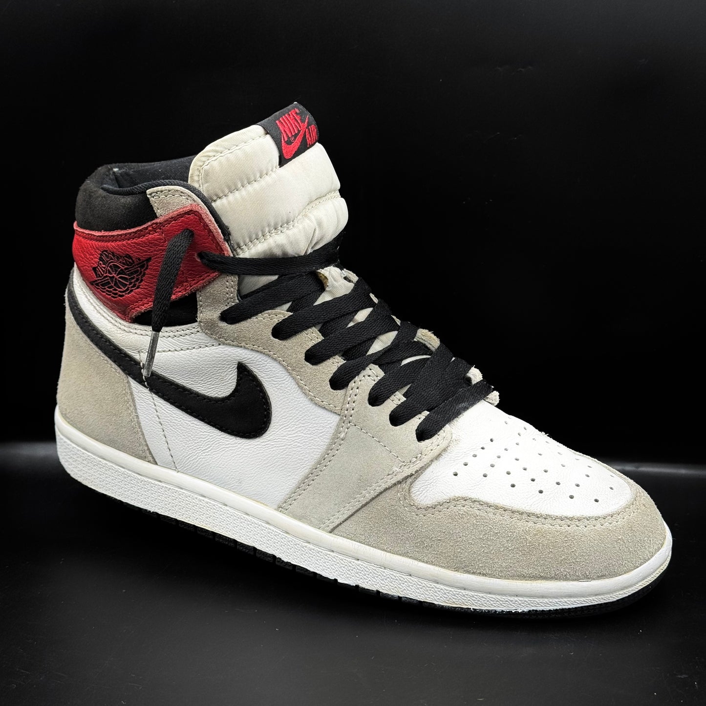 Nike Air Jordan 1 Retro High OG 'Light Smoke Grey'