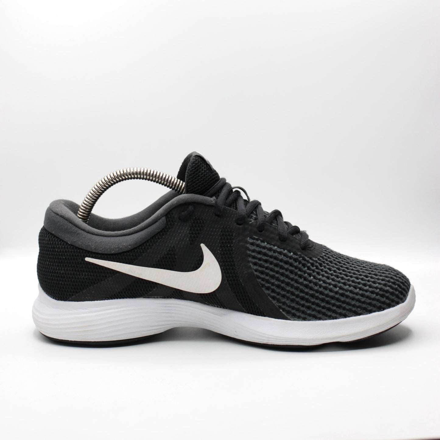 Nike Revolution 4